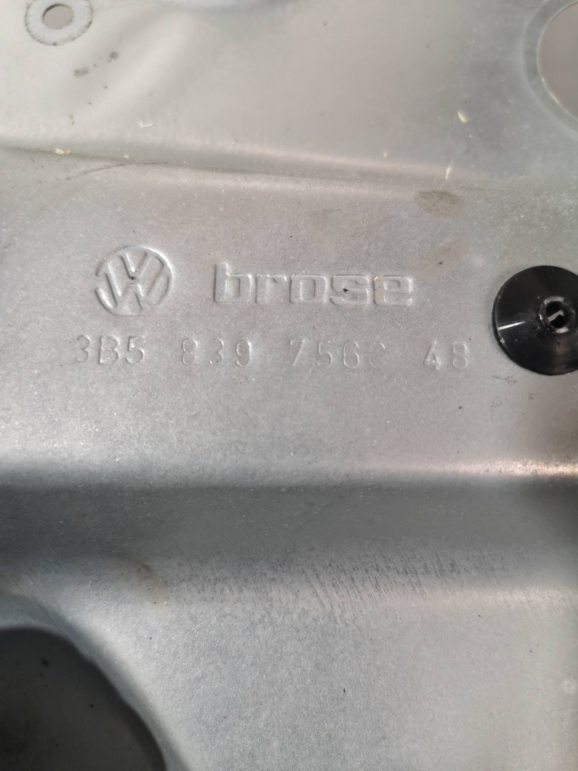 VOLKSWAGEN Passat B5 (1996-2005) Стеклоподъемник задней правой двери 1C0959812, 3B5839756C48 26012279