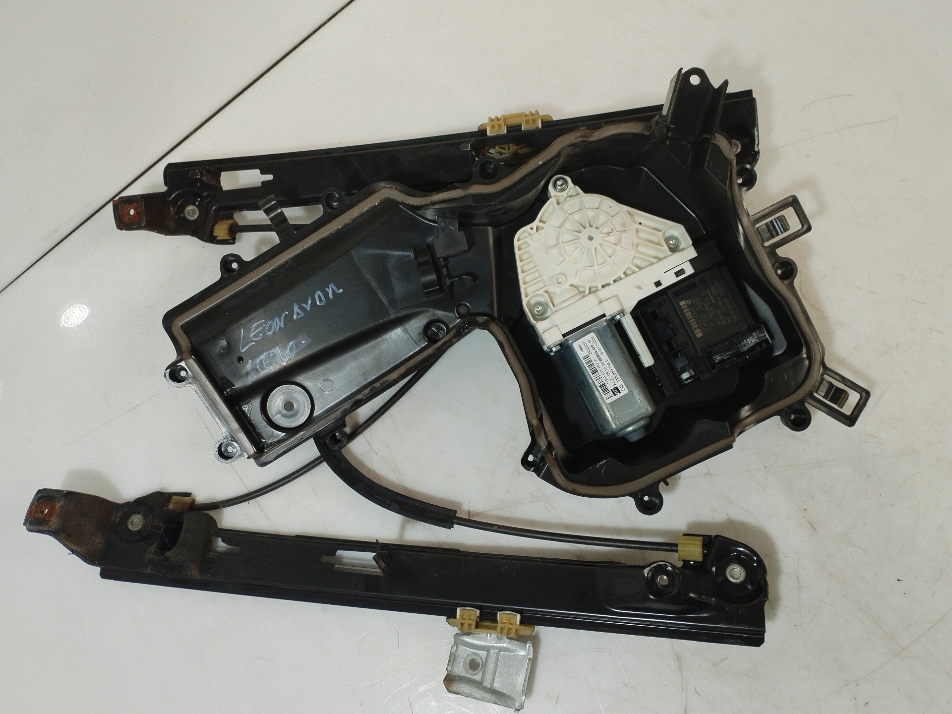 SEAT Leon 2 generation (2005-2012) Front Right Door Window Regulator 1P0837402J 25350132