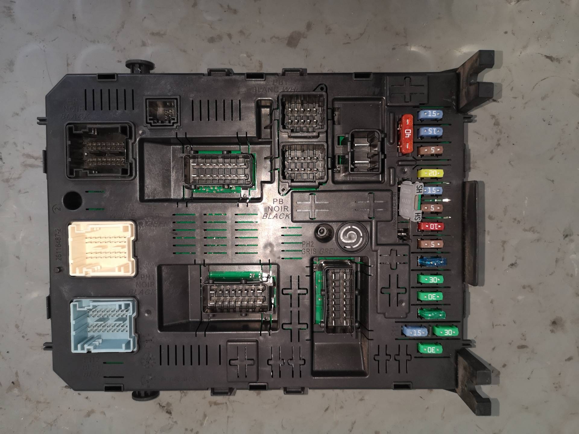 PEUGEOT 308 T7 (2007-2015) Saugiklių dėžė 281164872,281197595 26003461