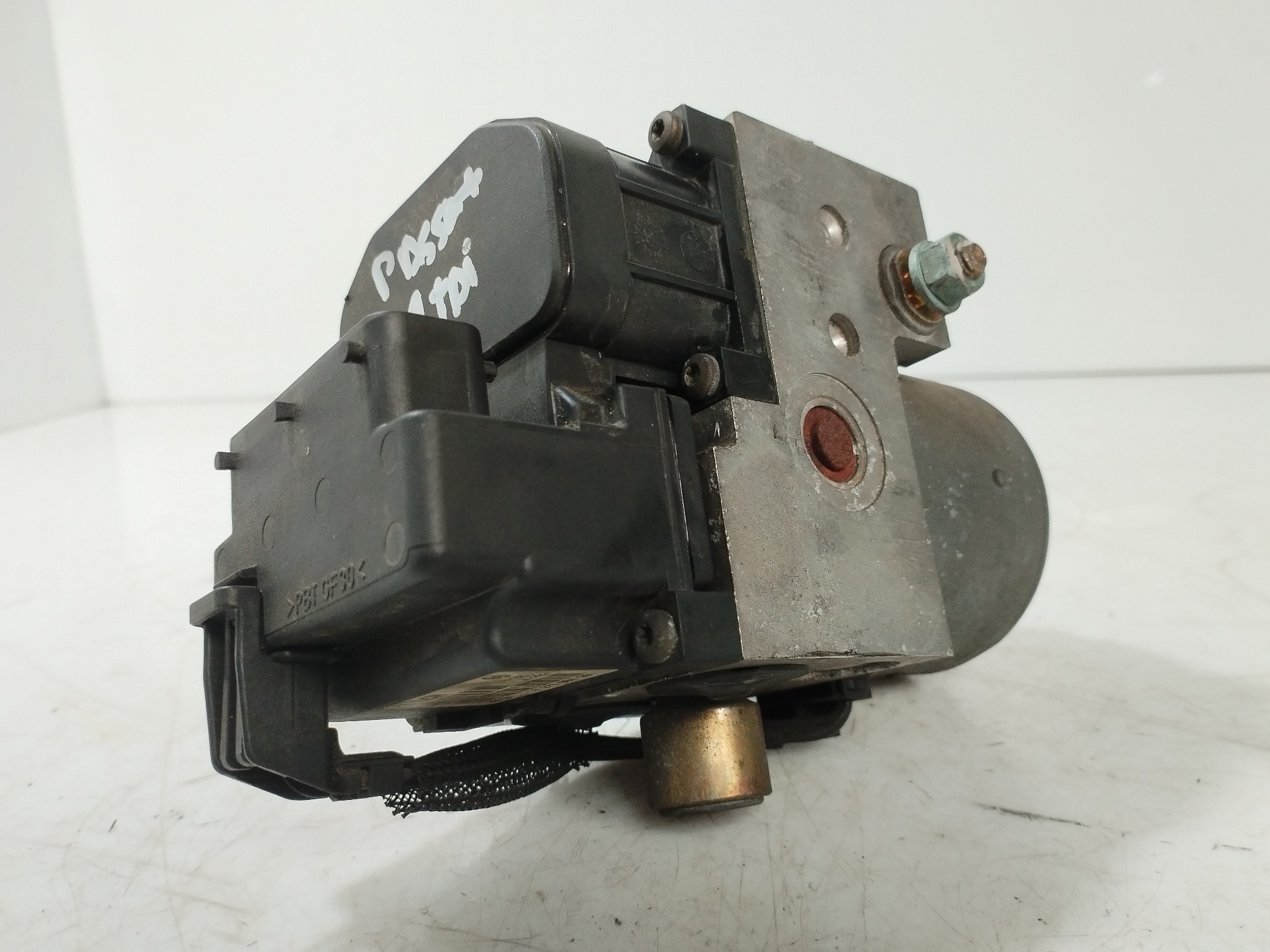 VOLKSWAGEN Passat B5 (1996-2005) ABS Pump 8E0614111AB 26014757