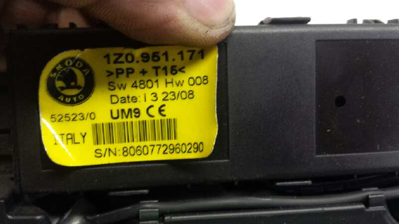 SKODA Fabia 6Y (1999-2007) Autres unités de contrôle 1Z0951171 25599943