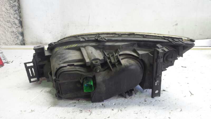 FORD Focus 2 generation (2004-2011) Fram höger strålkastare 25599384