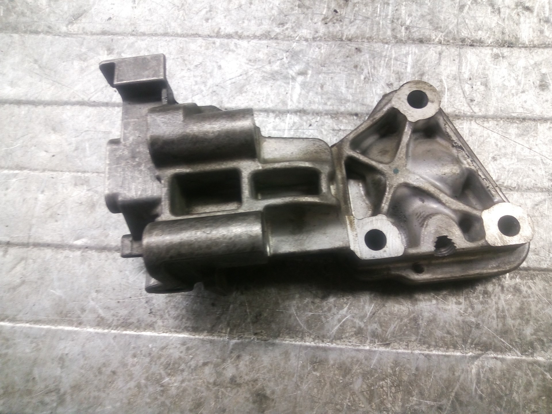 FORD Focus 2 generation (2004-2011) Muut moottoritilan osat 08670393 25591820