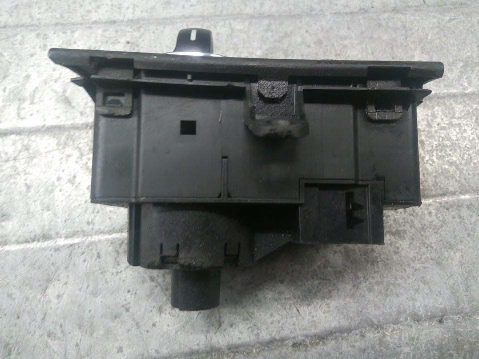 MERCEDES-BENZ A-Class W169 (2004-2012) Headlight Switch Control Unit 2115451204 25604373