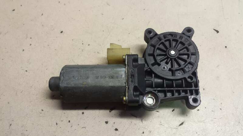 AUDI A6 C5/4B (1997-2004) Motor de control geam ușă  dreapta spate 137041093 25599928