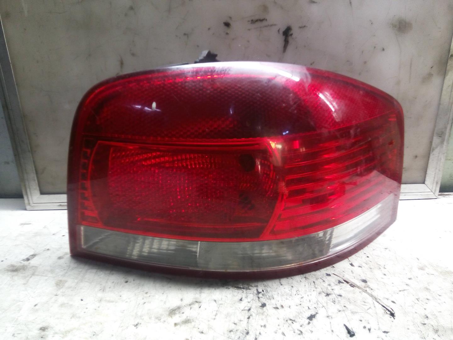 AUDI A2 8Z (1999-2005) Rear Right Taillight Lamp 280402 18593369