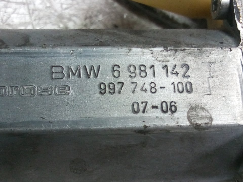 BMW 5 Series E60/E61 (2003-2010) Маторчик стеклоподъемника передней правой двери 6981142, 997748100 21661820