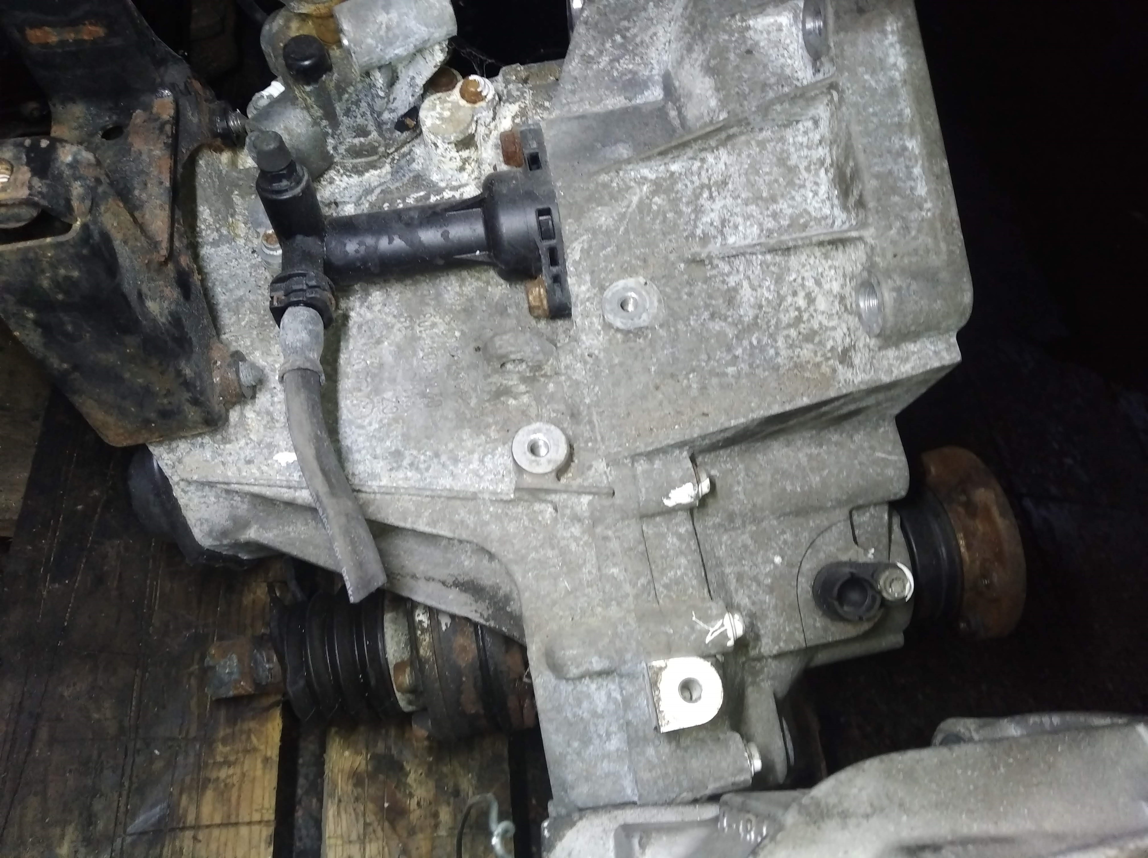 VOLKSWAGEN Polo 5 generation (2009-2017) Gearbox LNR 18498313