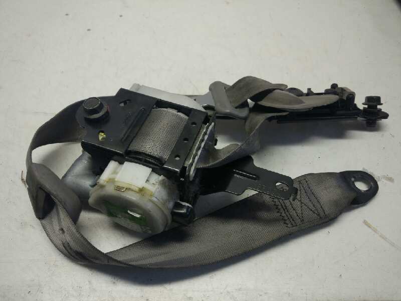 KIA Carnival UP/GQ (1999-2006) Rear Left Seatbelt 888104D000 25600864