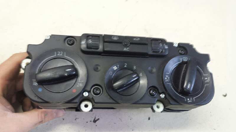 VOLKSWAGEN Passat B6 (2005-2010) Unitate de control al climei 25599084