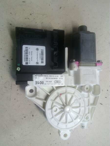 AUDI A3 8P (2003-2013) Moteur de commande de vitre de porte avant droite 0130822205 25604560