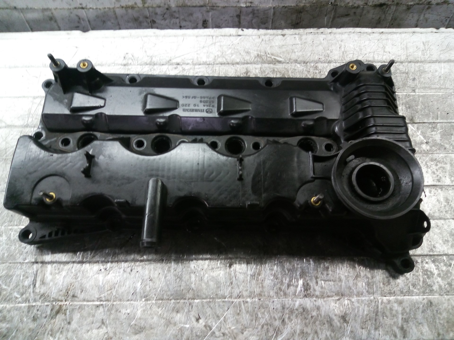 MAZDA CX-7 1 generation (2006-2012) Крышка клапана R2AA10220 25603685