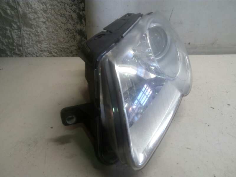 VOLKSWAGEN Passat B6 (2005-2010) Front Left Headlight 25599284