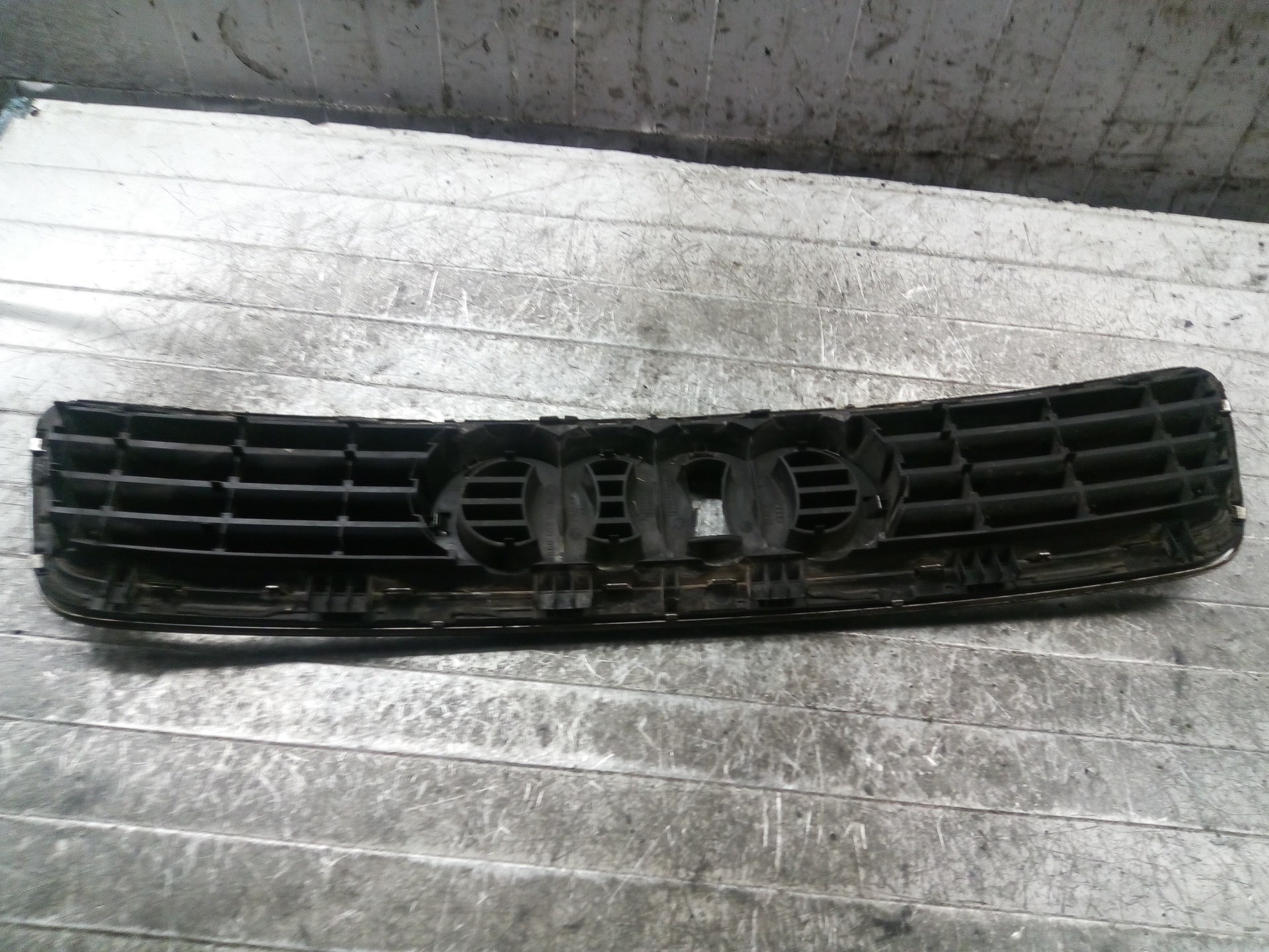 AUDI A4 B5/8D (1994-2001) Radiator Grille 8D0853651R 25602985