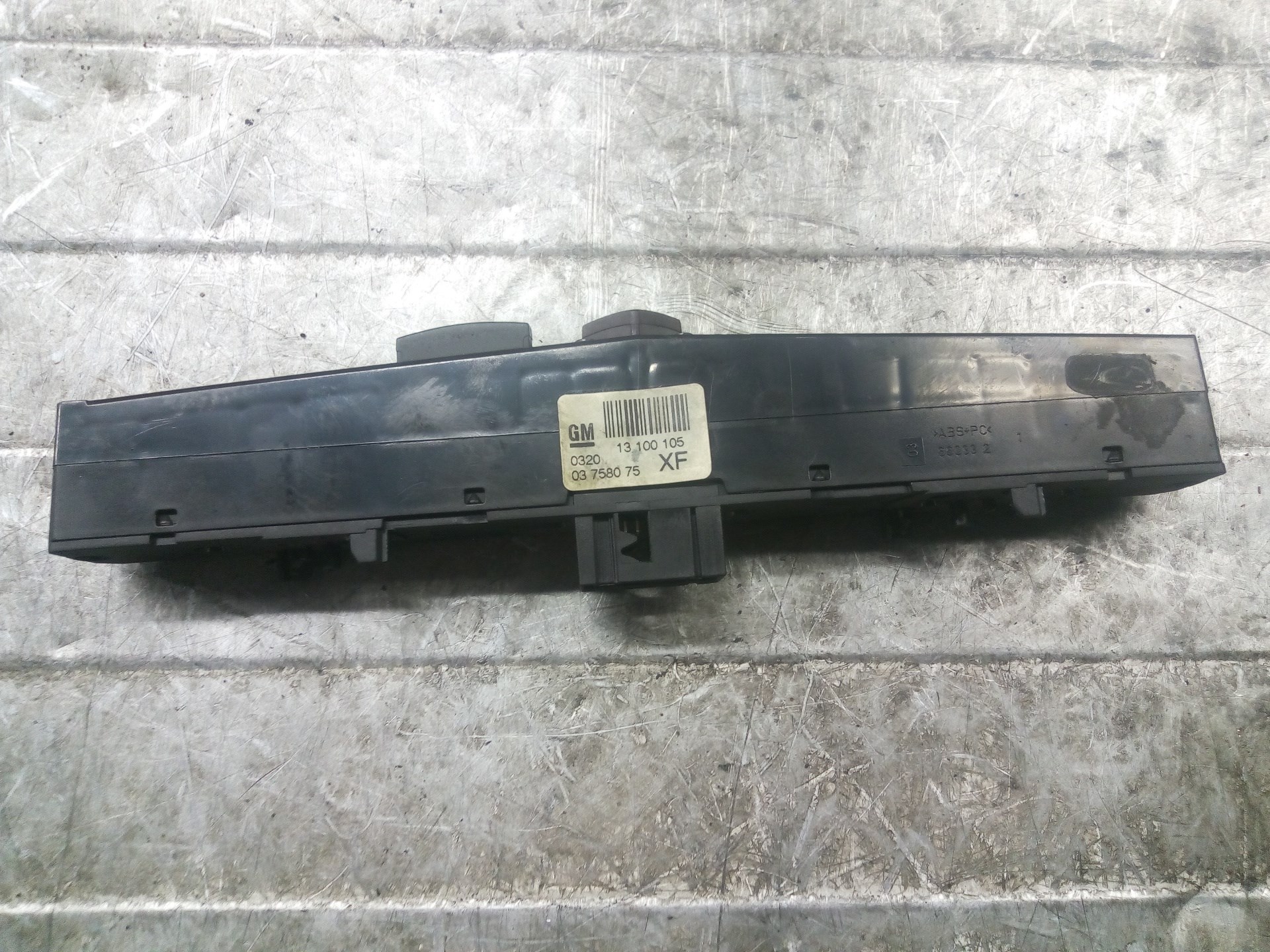 OPEL Astra J (2009-2020) Vészjelző gomb 13100105 25613309