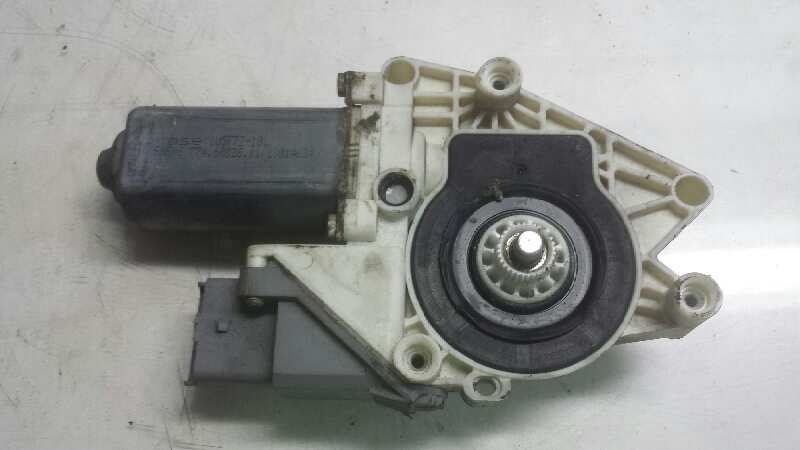 CITROËN Moteur de commande de vitre de porte arrière gauche 105772101 25600197