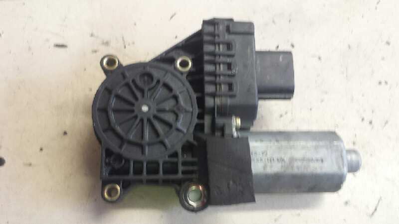 PEUGEOT Boxer 2 generation (1993-2006) Rear Left Door Window Control Motor 0130821903 25599617