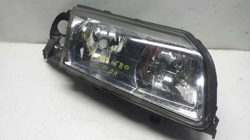 VOLVO S80 1 generation (1998-2006) Front Right Headlight 25600482