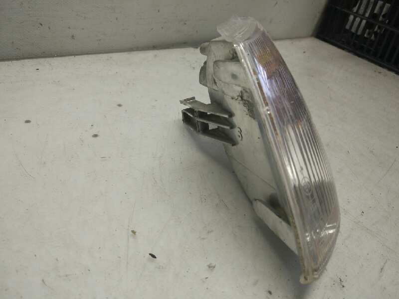 VOLKSWAGEN 3 generation (2000-2013) Front left turn light 25600867