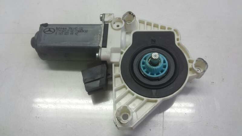 CHEVROLET BA (1994-2000) Moteur de commande de vitre de porte avant droite A1698204442 25600059