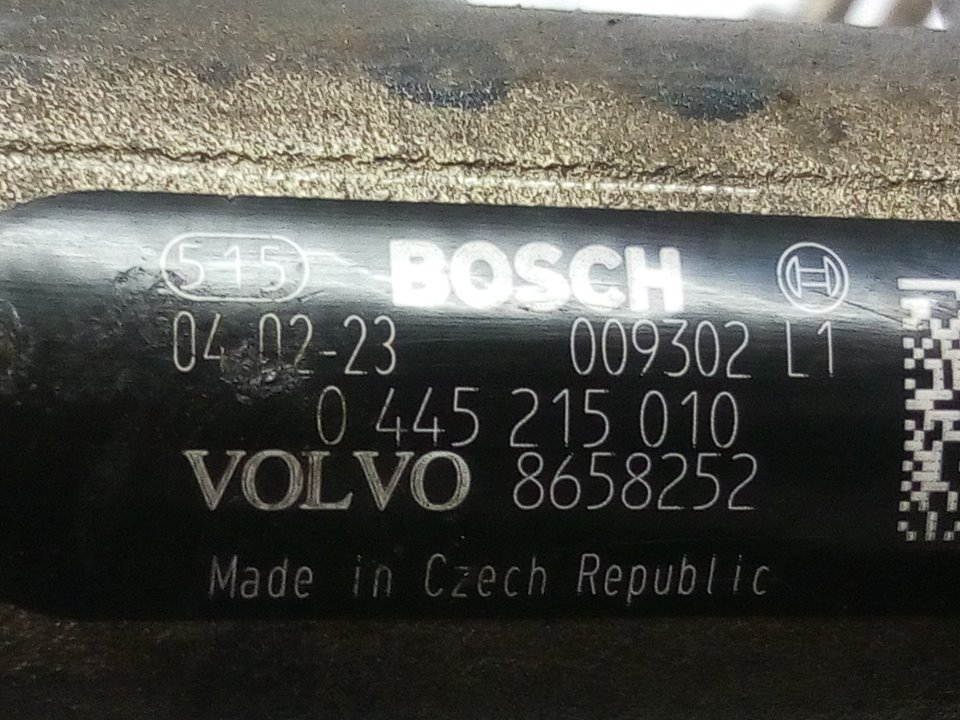 VOLVO V70 2 generation (2000-2008) Fuel Rail 8658252, 0445215010 18608793
