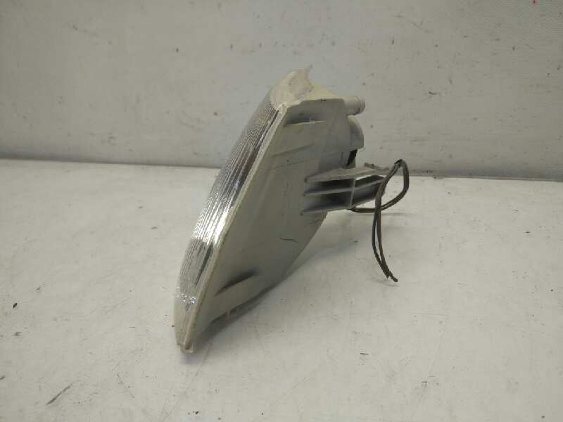 VOLKSWAGEN 3 generation (2000-2013) Front Right Fender Turn Signal 25604567