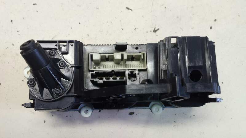 VOLKSWAGEN Passat B6 (2005-2010) Unitate de control al climei 25599084