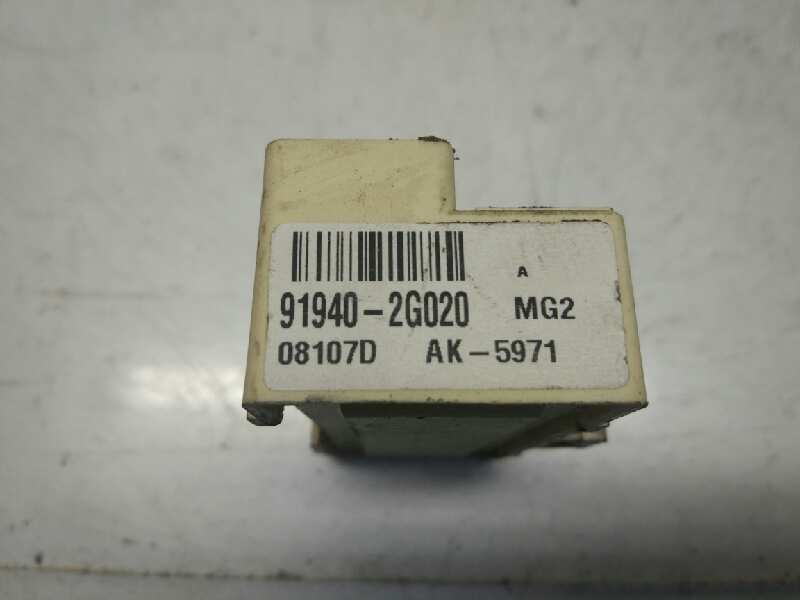 KIA Carens 2 generation (2002-2006) Boîte à fusibles 919402G020 25600789