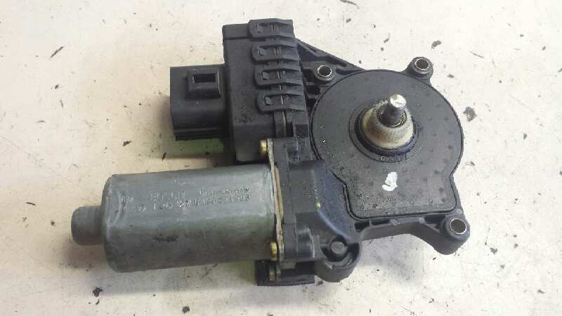 PEUGEOT Boxer 2 generation (1993-2006) Rear Left Door Window Control Motor 0130821903 25599617