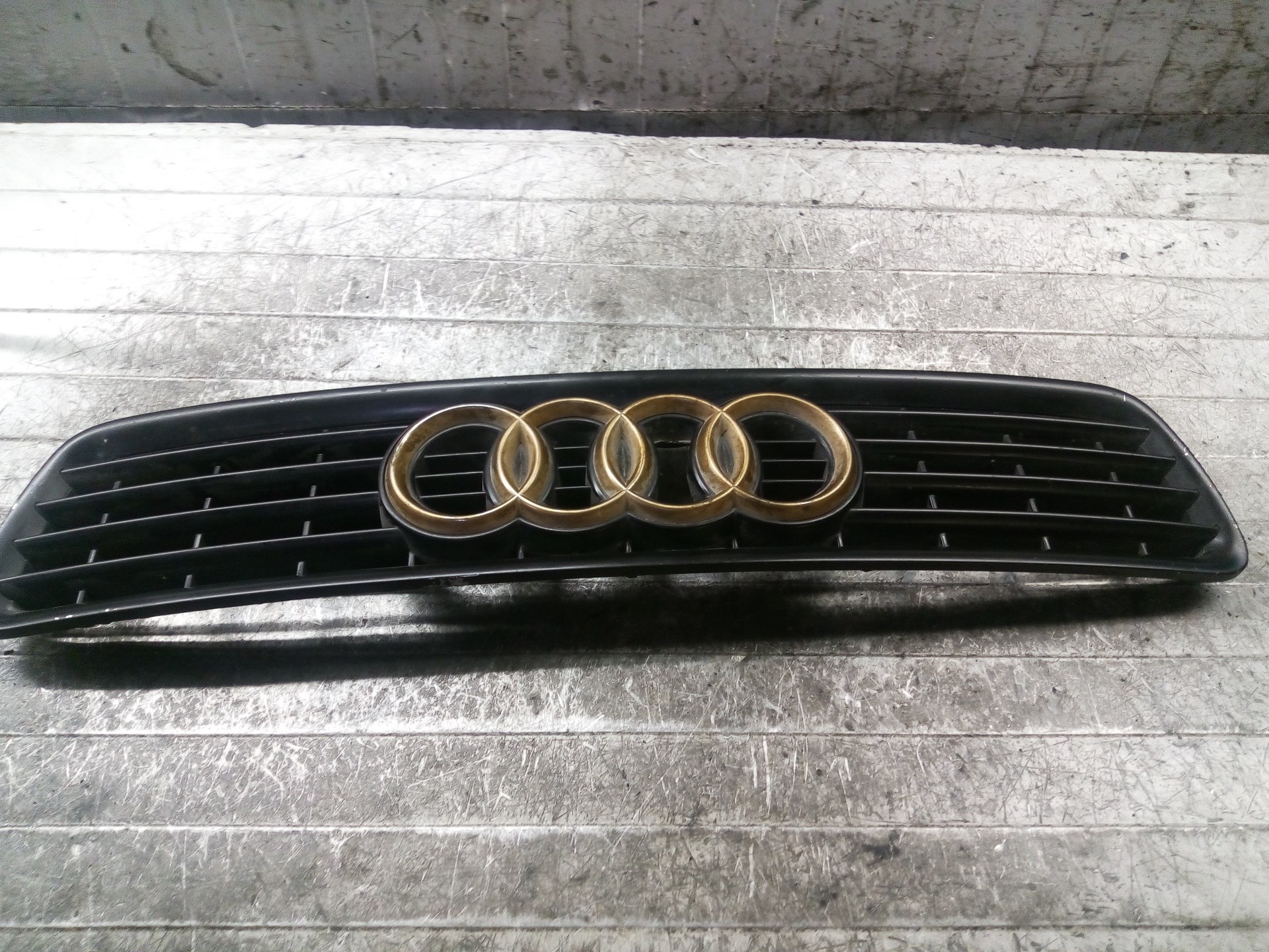 AUDI A4 B5/8D (1994-2001) Решетка радиатора 8D0853651R 25602985