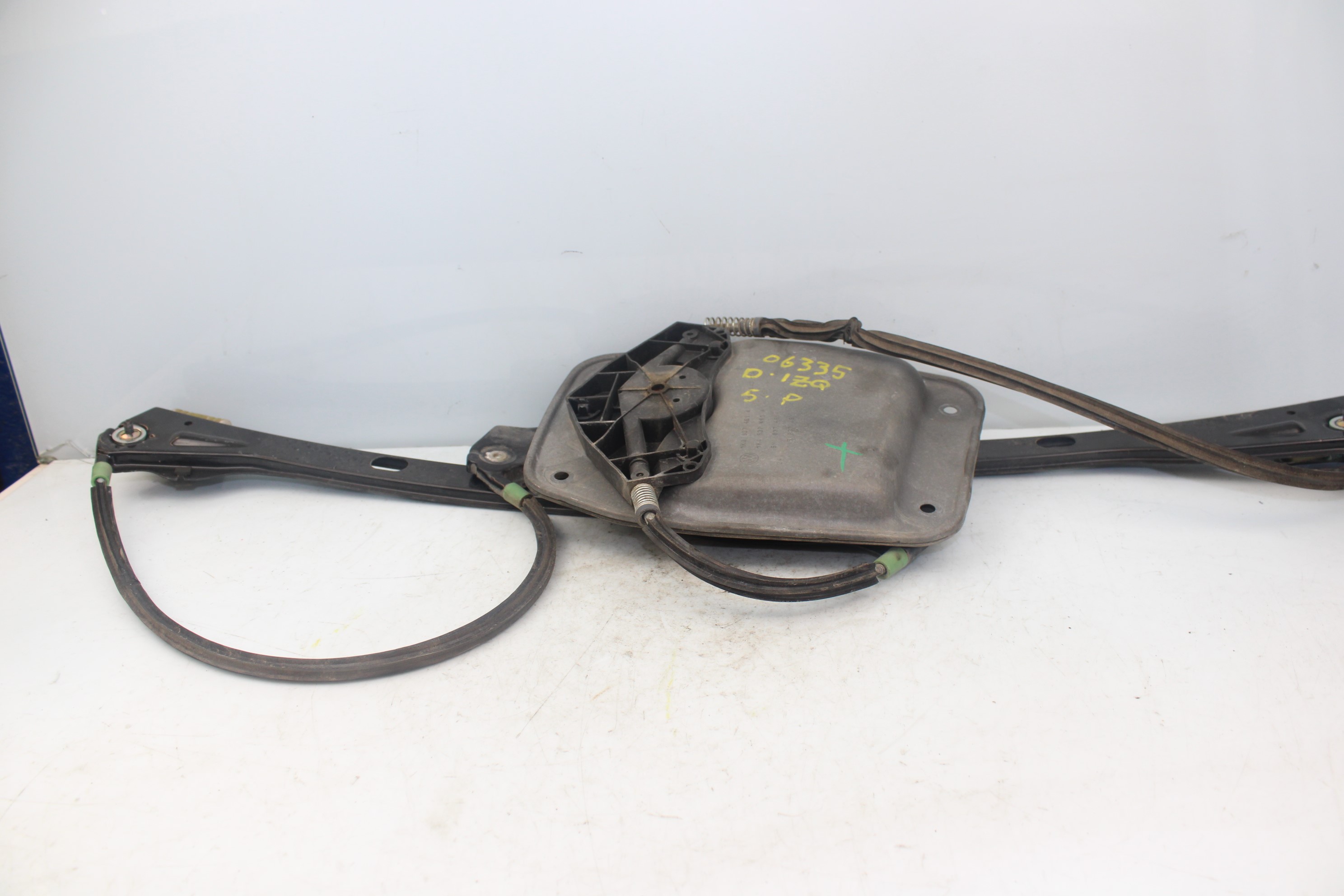 VOLKSWAGEN Golf 5 generation (2003-2009) Forreste venstre dør vinduesregulator 1K3837461 25188806