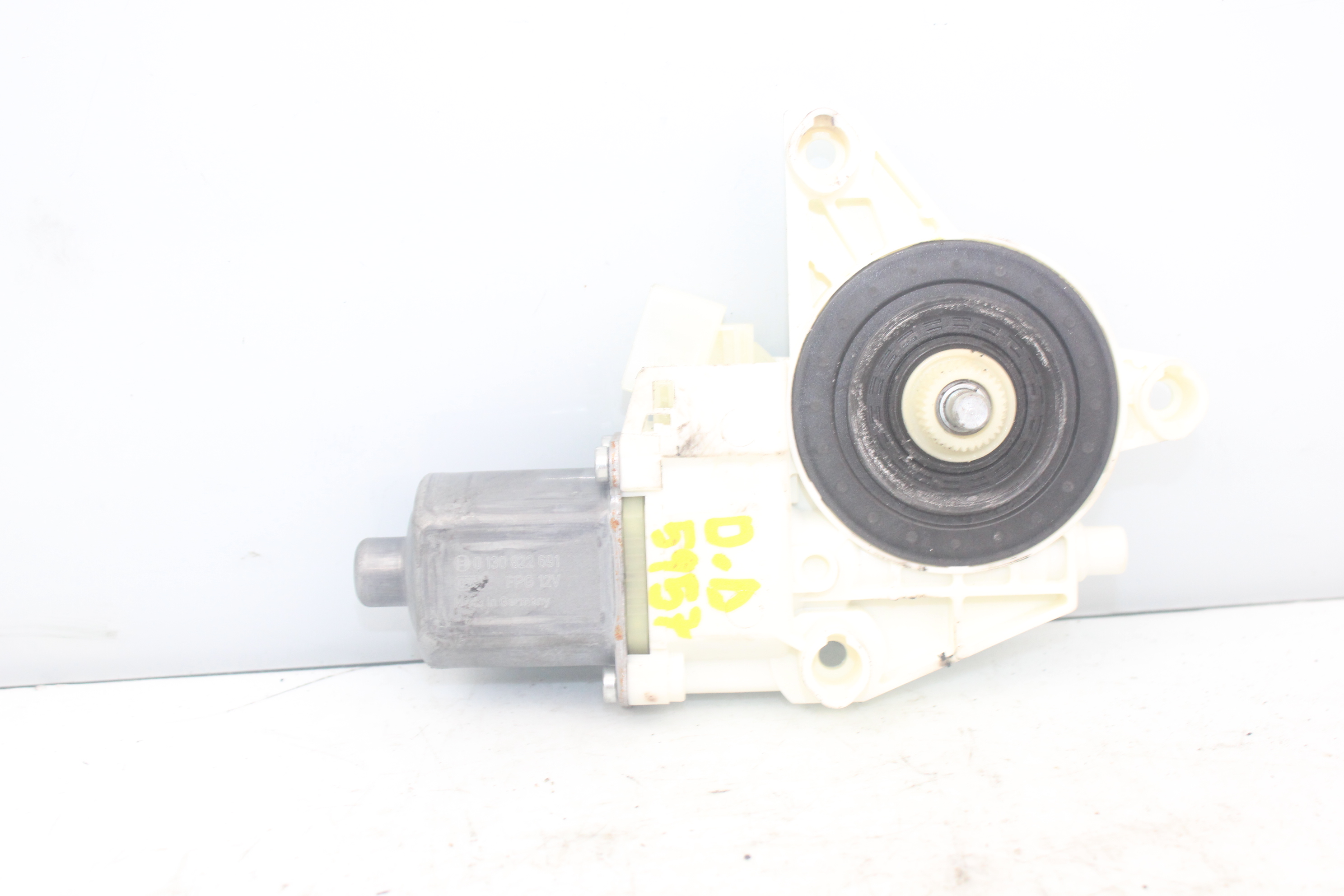 MERCEDES-BENZ A-Class W176 (2012-2018) Moteur de commande de vitre de porte avant droite A2469065200 23834625