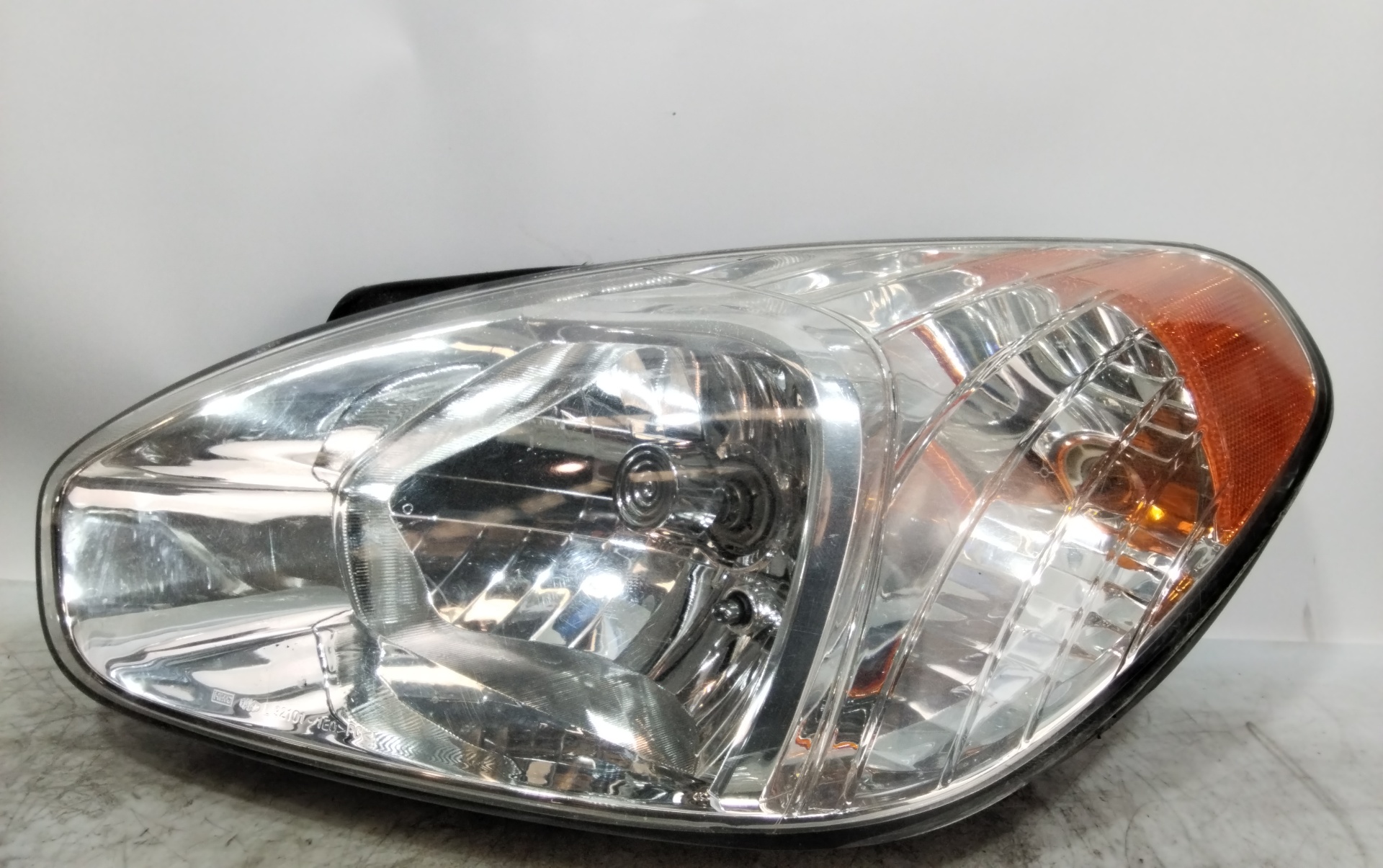 Faro izquierdo D4FA 010200999000 de Hyundai Accent iii (mc) 2005-2010 con 143988 km - pieza usada