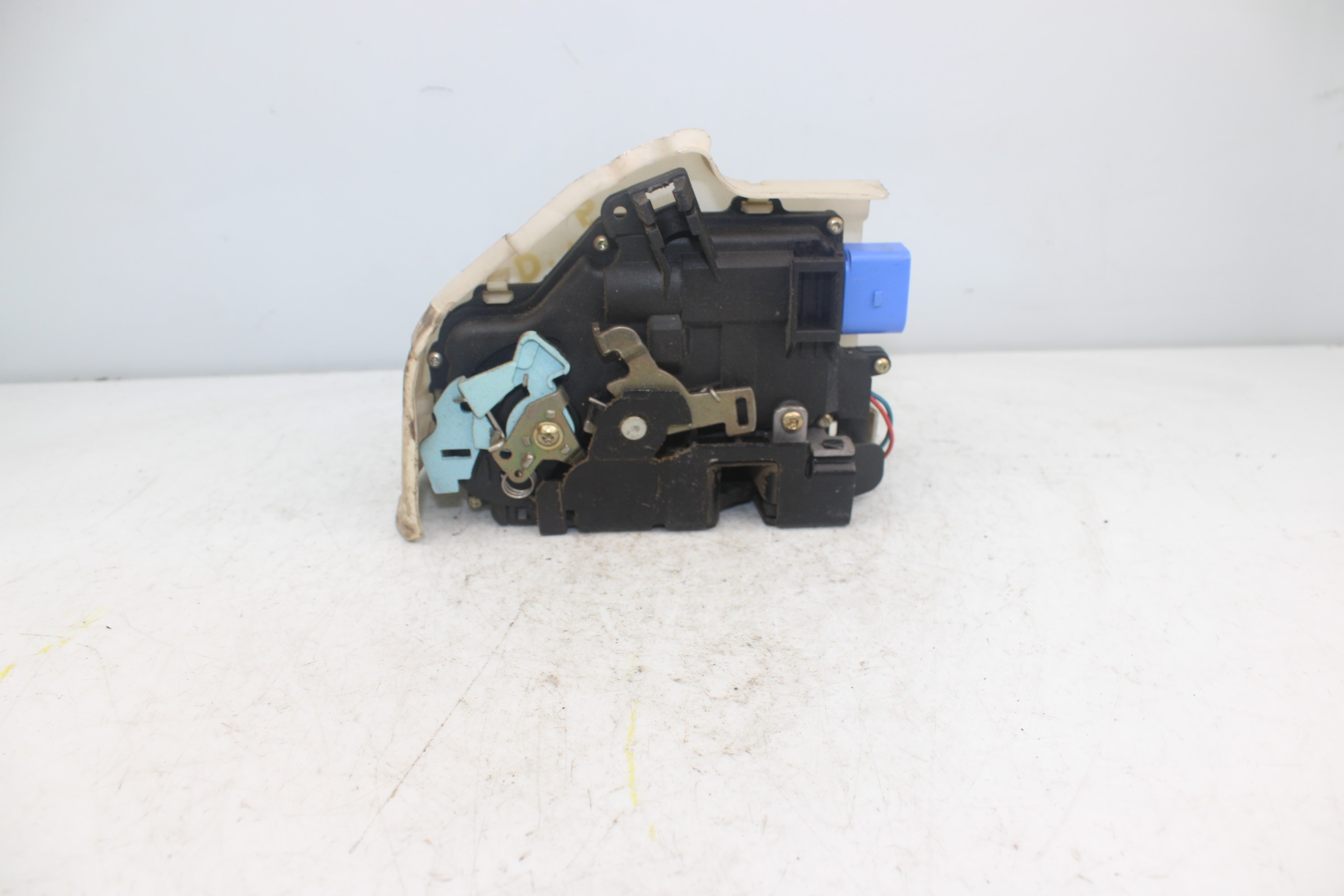 VOLKSWAGEN Golf 5 generation (2003-2009) Front Left Door Lock NOTIENEREFERENCIA 25188623