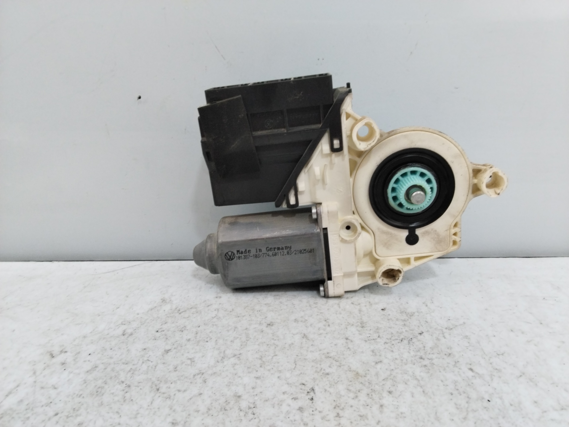 SEAT Ibiza 3 generation (2002-2008) Motor regulator geam ușă stânga față 6Q2959802A 25391287