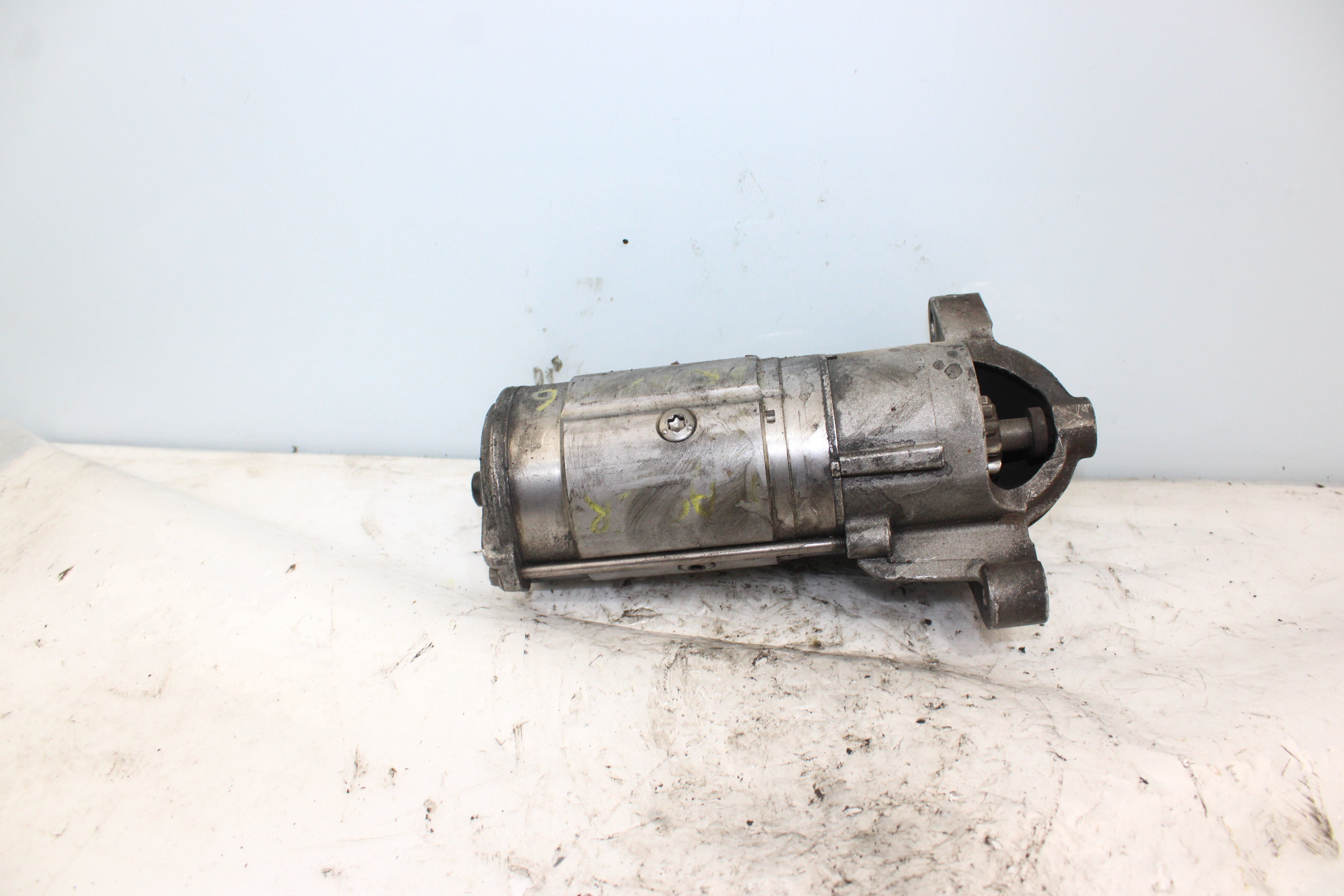 Démarreur CFW 8200237594 de Nissan X-trail (t32_) 2014-0 - pieza usada