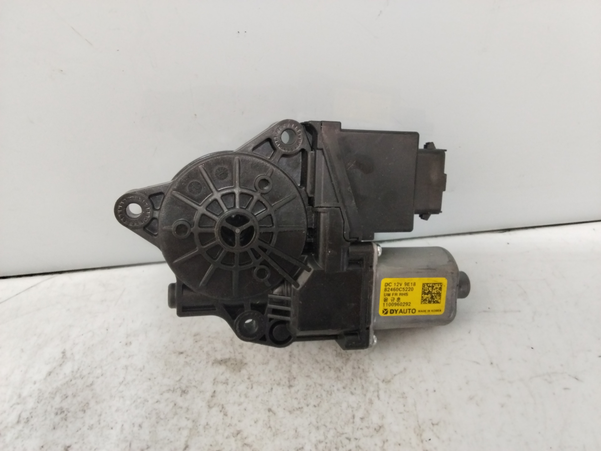 KIA Sorento 2 generation (2009-2021) Front Right Door Window Control Motor 82460C5220 25332641