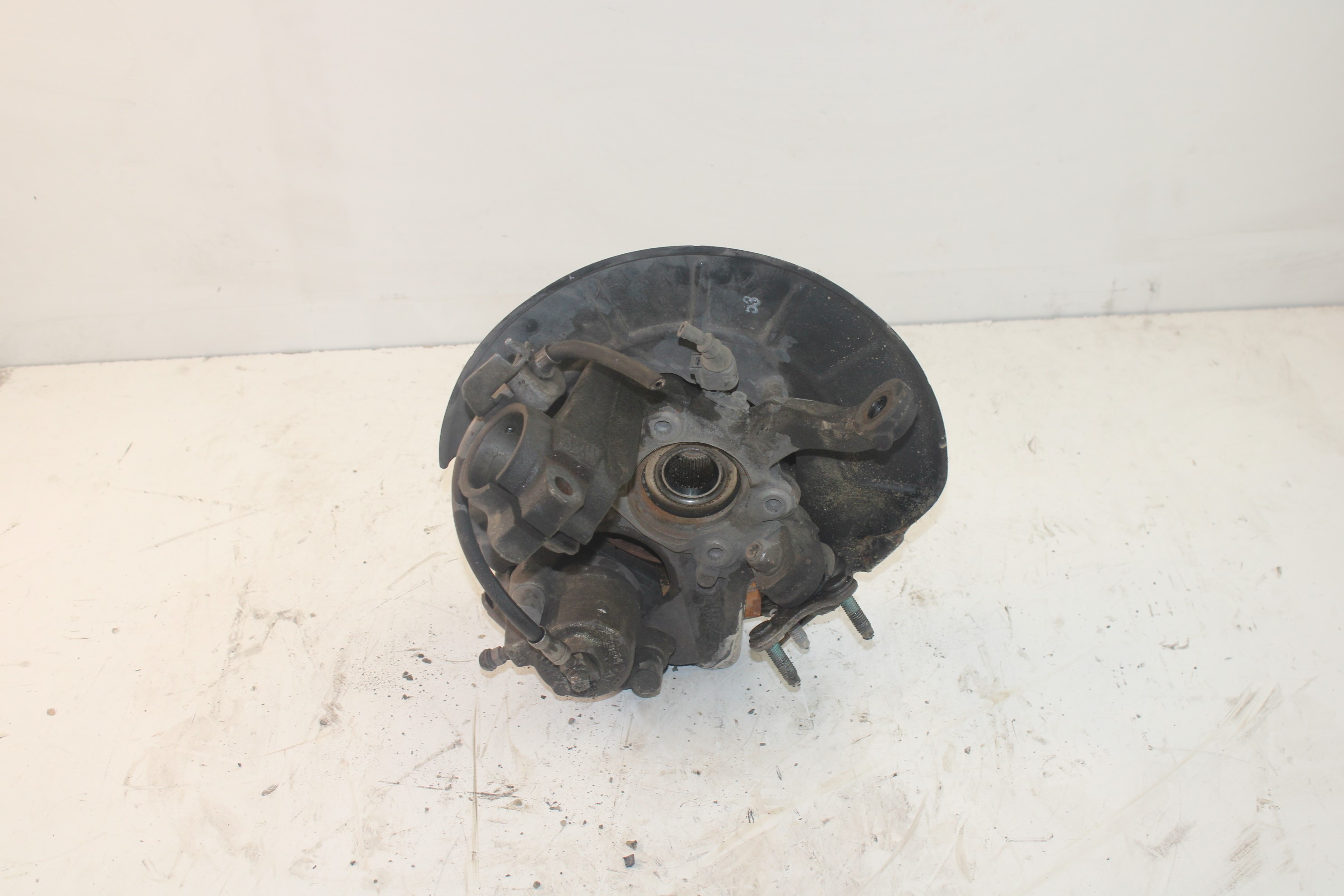 VOLKSWAGEN Golf 5 generation (2003-2009) Front Right Wheel Hub NOTIENEREFERENCIA 25188729