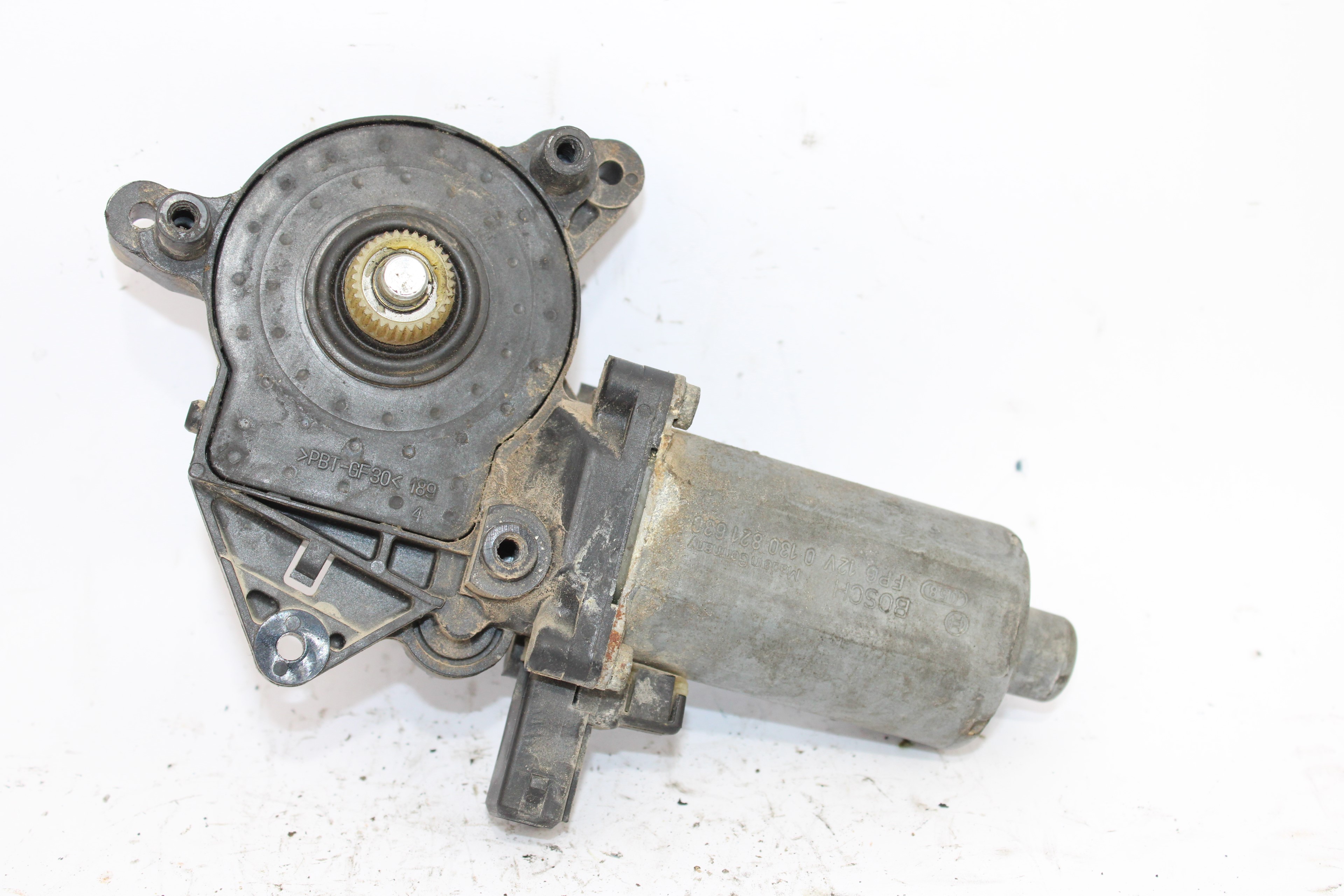 Motor elevalunas trasero derecho 0130821630 de Renault Espace/ grand espace 2000-2002 - pieza usada