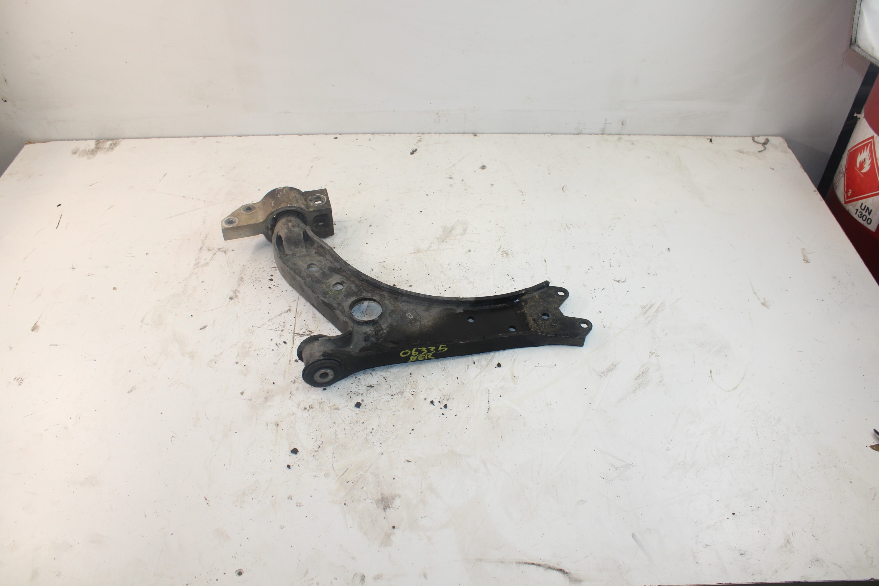 VOLKSWAGEN Golf 5 generation (2003-2009) Front Right Arm NOTIENEREFERENCIA 25188665