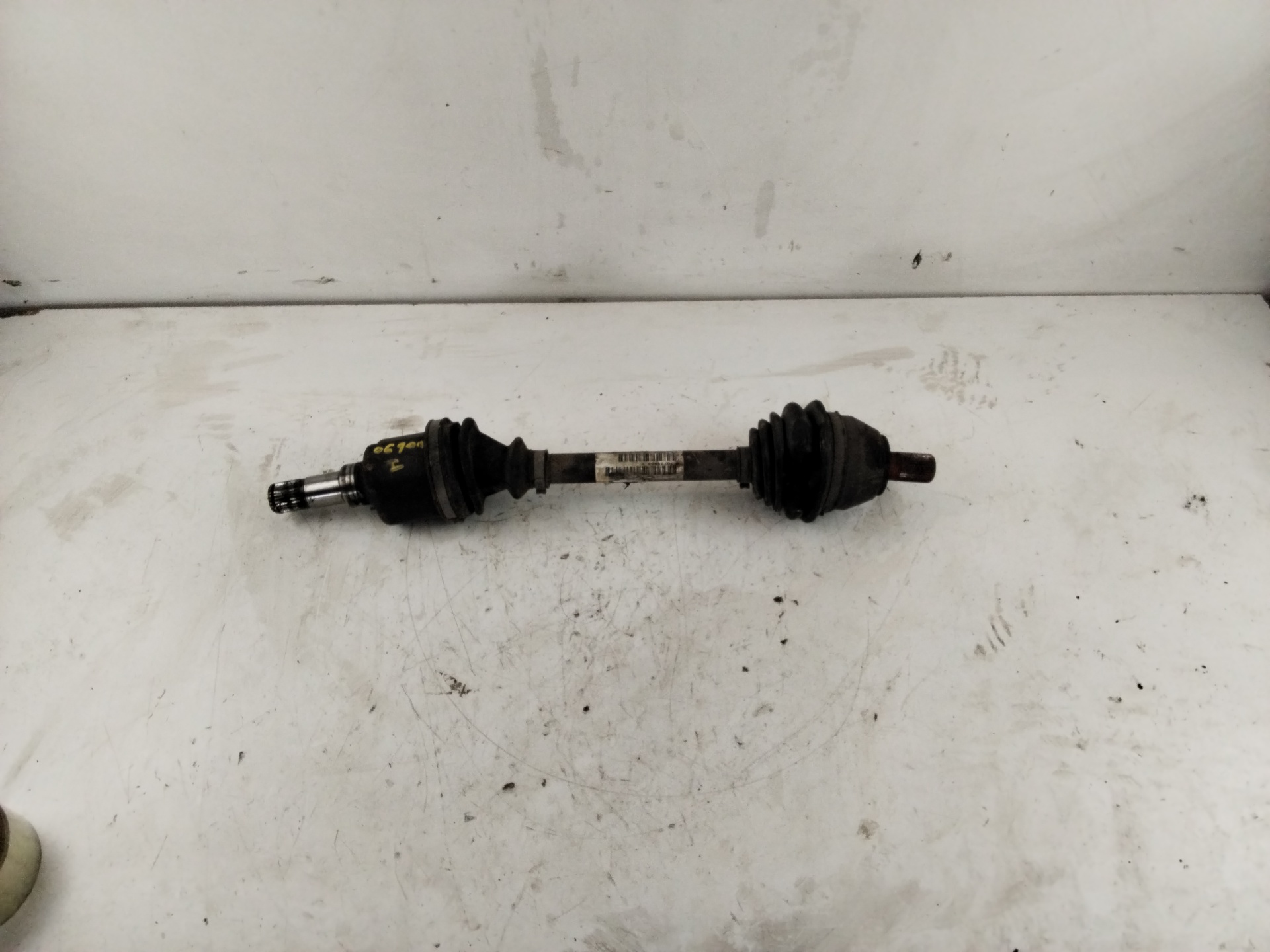 VAUXHALL Front Left Driveshaft P30735582 26032800