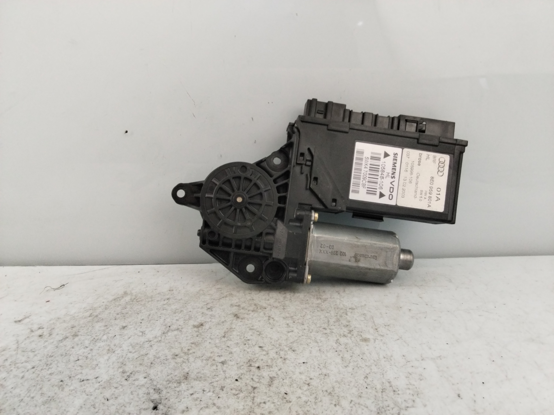 AUDI A4 B5/8D (1994-2001) Bagerste venstre dør vindue kontrolmotor 8E0959801A 25427257