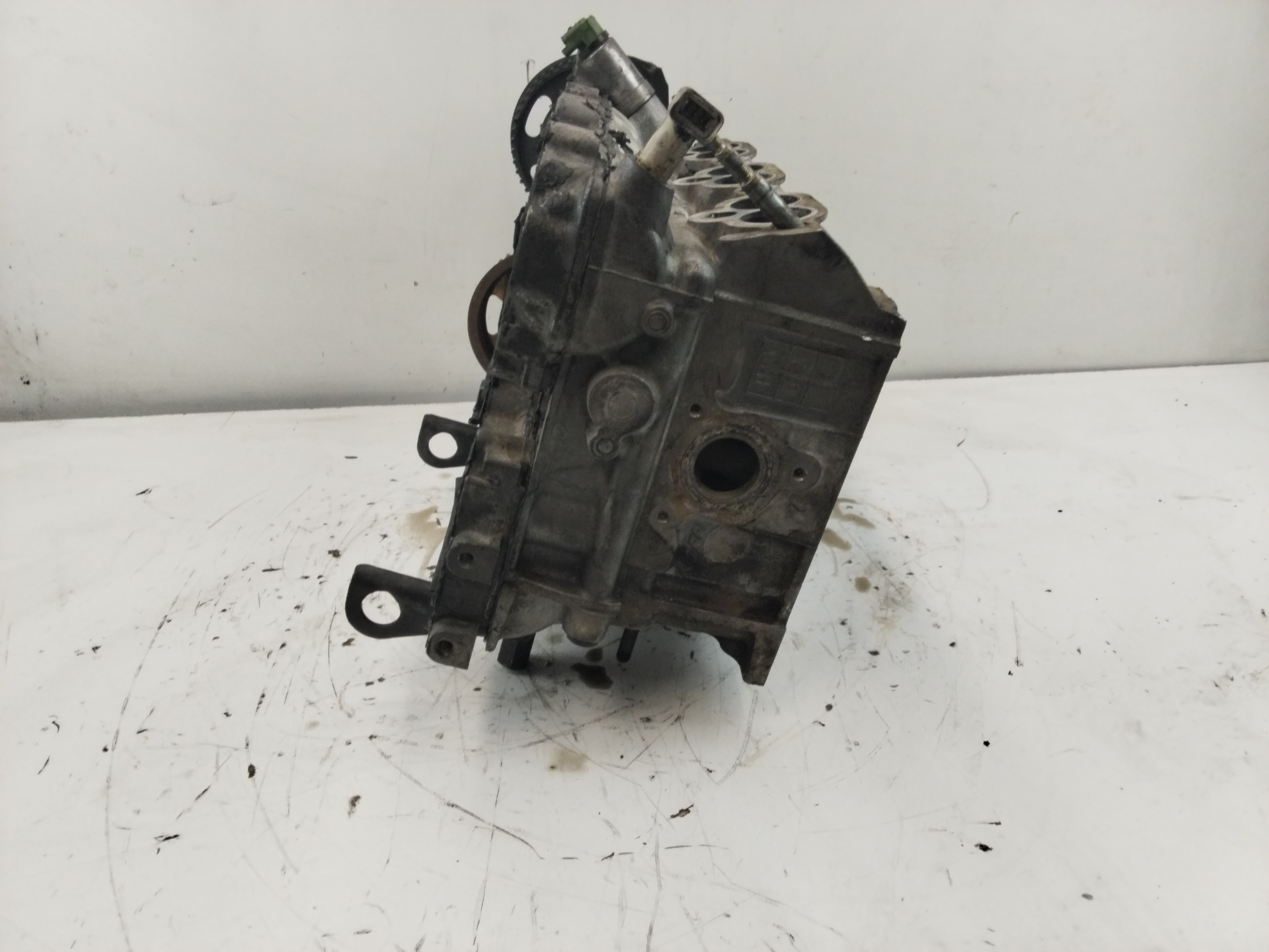 PEUGEOT 407 1 generation (2004-2010) Chiulasă motor 9646721710 25187631