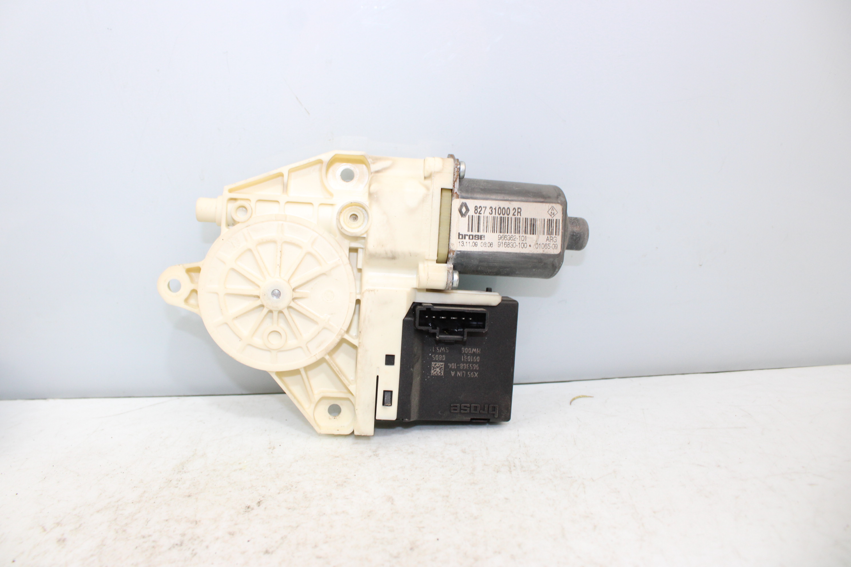 RENAULT Megane 3 generation (2008-2020) Rear Left Door Window Control Motor 827310002R 25101763