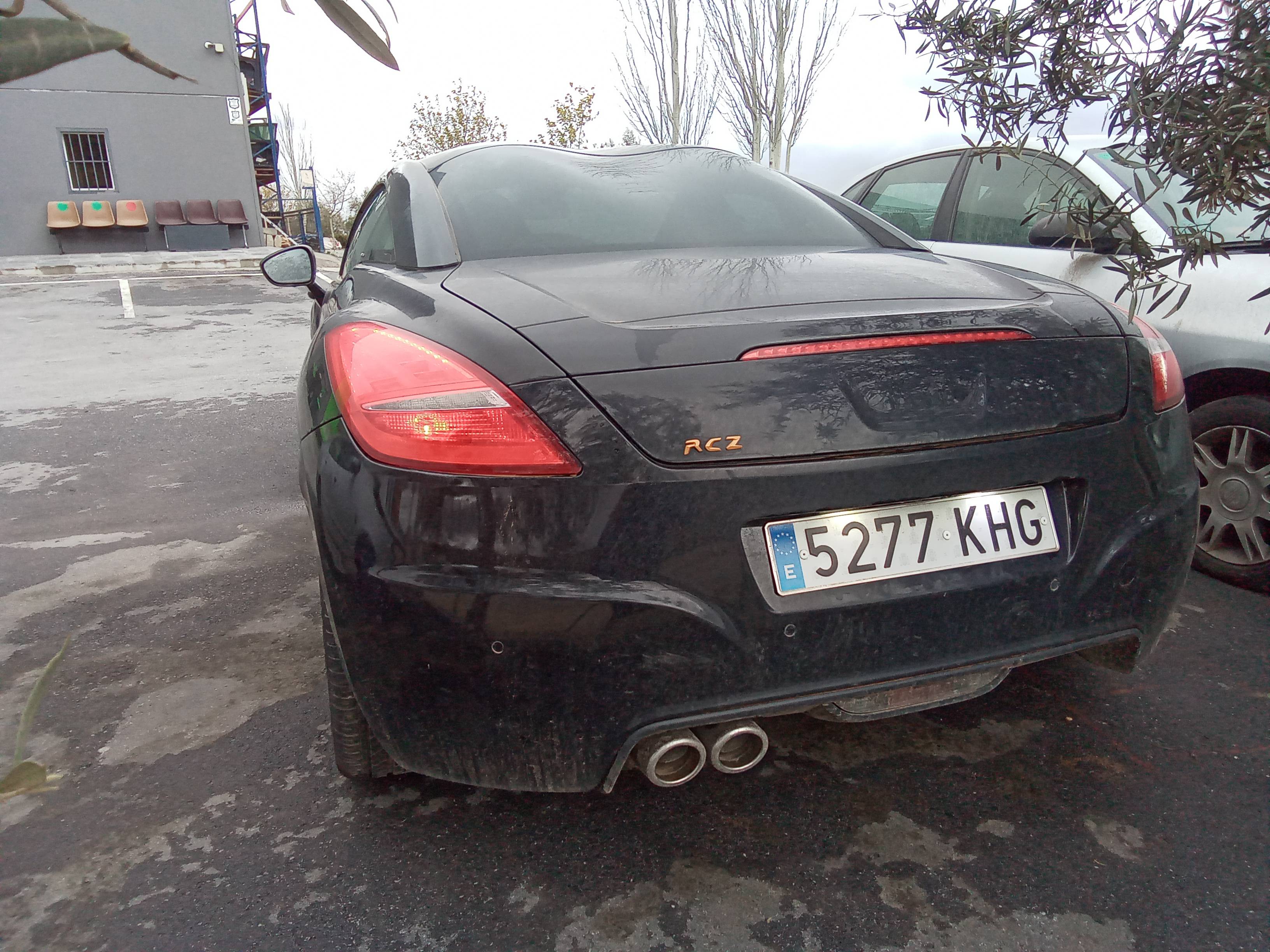 PEUGEOT RCZ 1 generation (2010-2014) Права передня дверцята 26030823