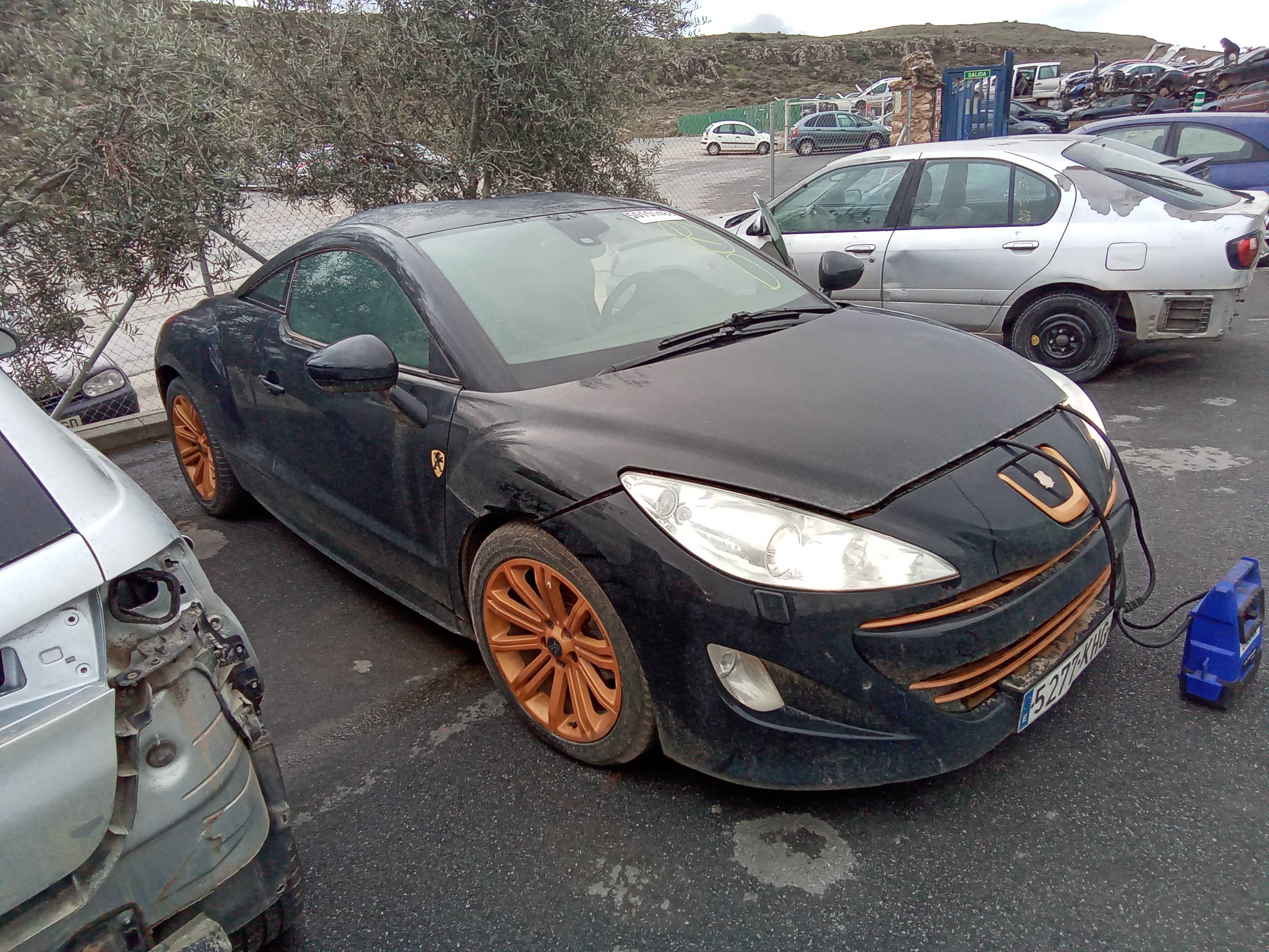 PEUGEOT RCZ 1 generation (2010-2014) Права передня дверцята 26030823