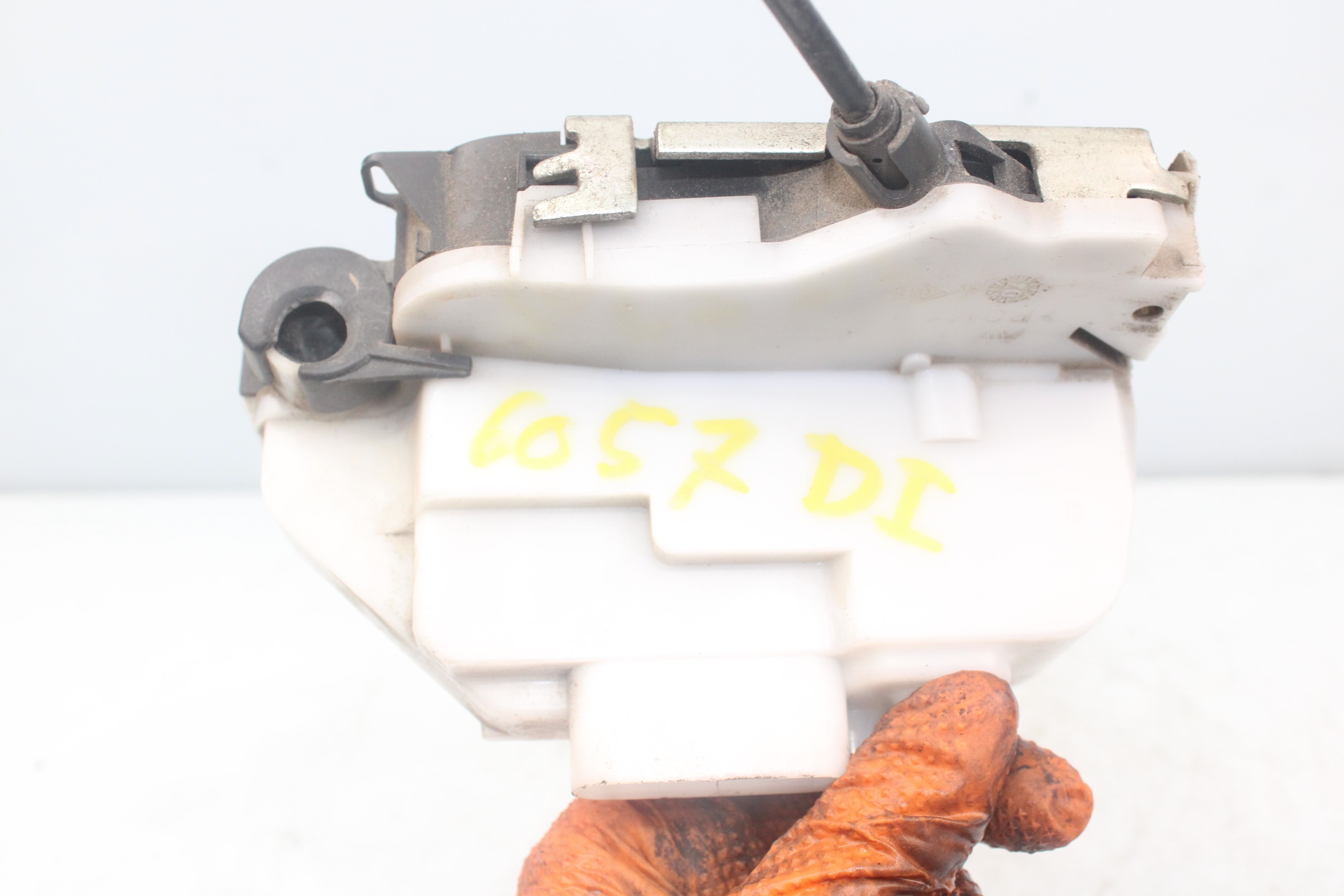 Fecho da porta frente esquerda 8HXDV4TD,8HZ,8HX 46982980 de Citroen C3 ii (sc_) 2009-2016 68 CV - pieza usada