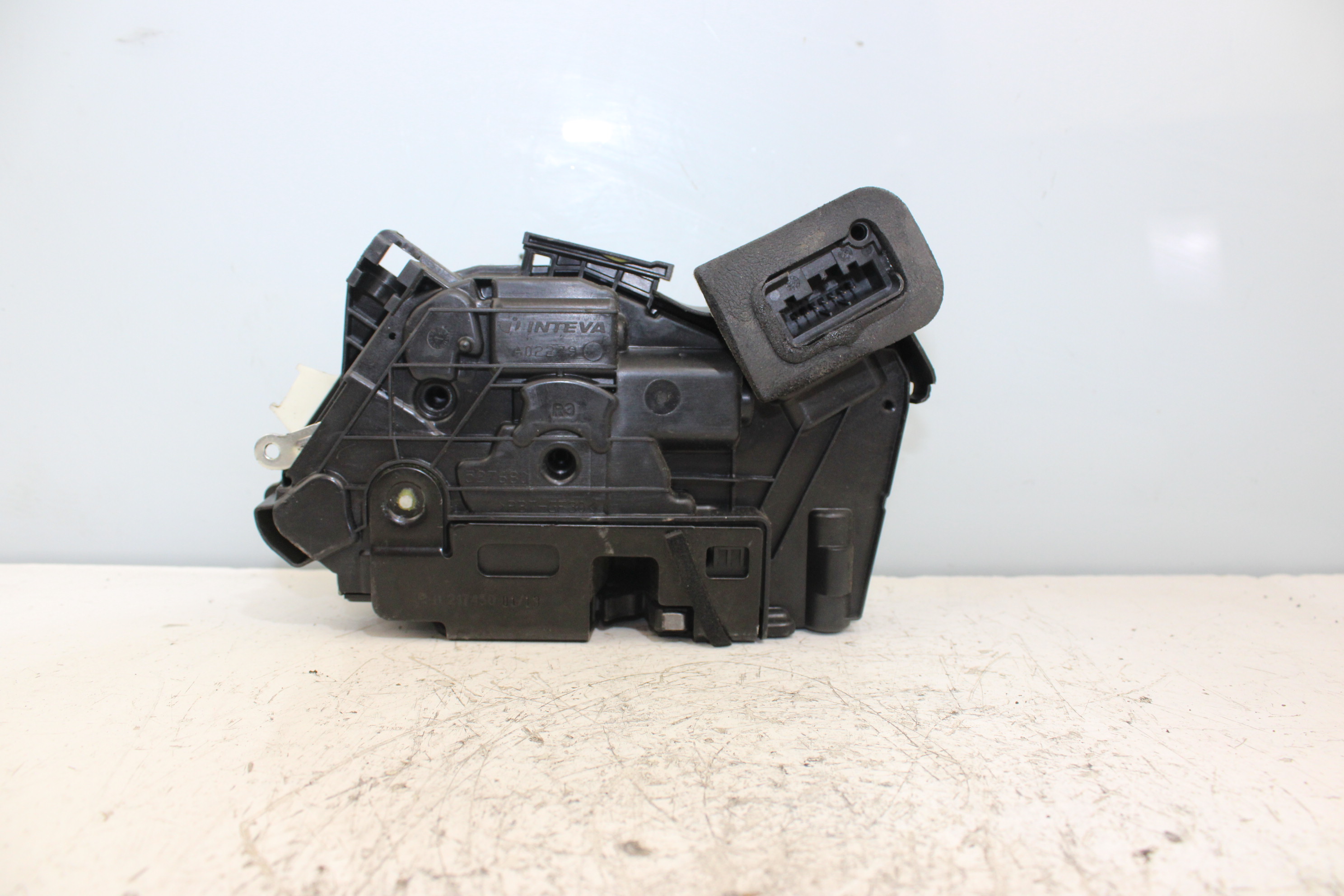 SEAT Alhambra 2 generation (2010-2021) Front Right Door Lock 5K1837016D 25355095