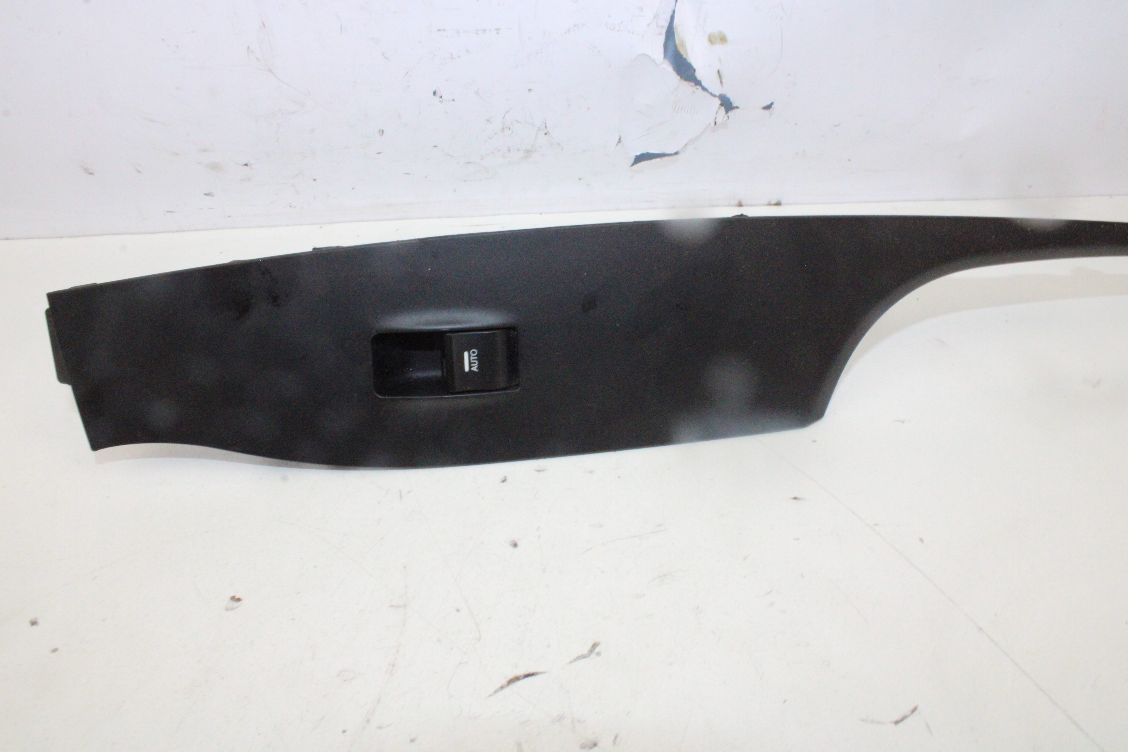 HYUNDAI i40 VF (1 generation) (2011-2020) Front Right Door Window Switch 935753Z000 25161217