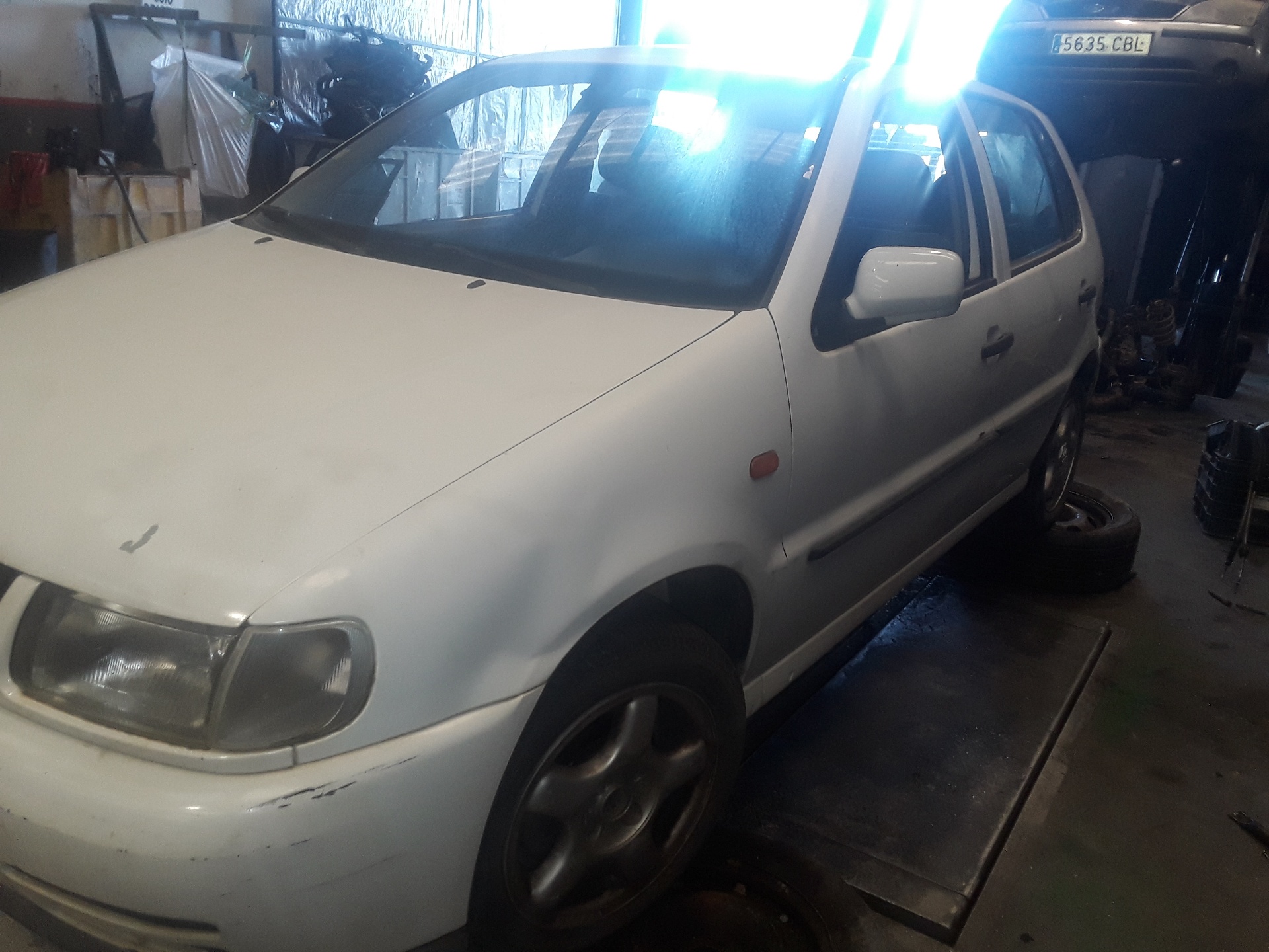 VOLKSWAGEN Polo 3 generation (1994-2002) Oikean etuoven ikkunansäädin 100788 25166974